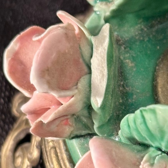 Two Vintage Capodimonte-style Porcelain and Brass Accent Lamps Read Description* - Picture 5 of 13